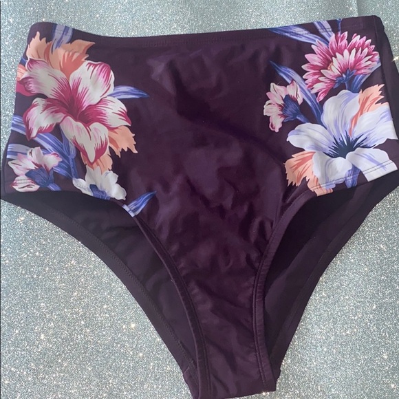2 piece Swimsuit. Bottoms size M(8-10). Top M(8-10 - Picture 3 of 4